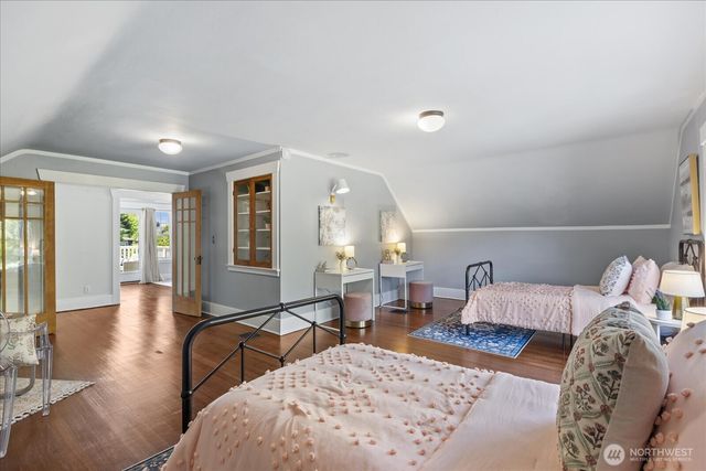 1601 10th Avenue W, Seattle, WA 98119