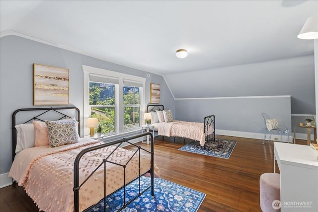 1601 10th Avenue W, Seattle, WA 98119