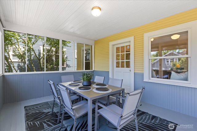 1601 10th Avenue W, Seattle, WA 98119