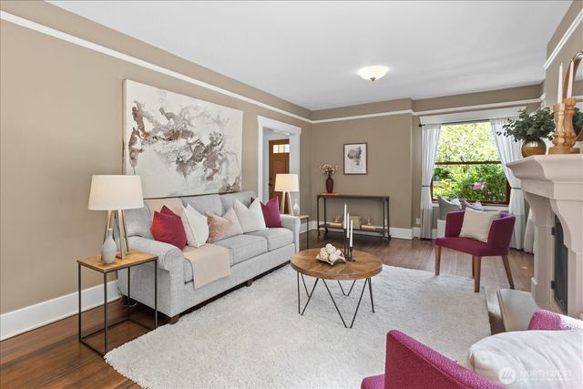 1601 10th Avenue W, Seattle, WA 98119