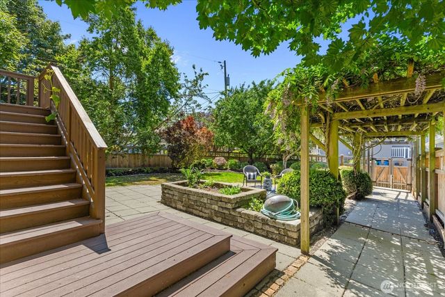 1601 10th Avenue W, Seattle, WA 98119