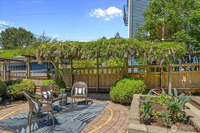 1601 10th Avenue W, Seattle, WA 98119