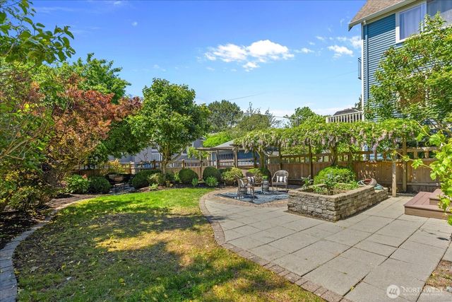 1601 10th Avenue W, Seattle, WA 98119