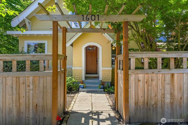1601 10th Avenue W, Seattle, WA 98119