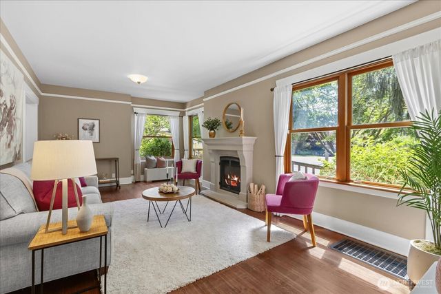 1601 10th Avenue W, Seattle, WA 98119