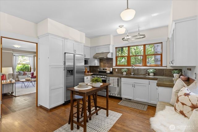 1601 10th Avenue W, Seattle, WA 98119