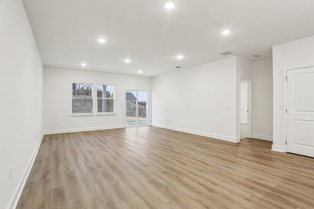 129 Dahlia Dr, La Vergne, TN 37086