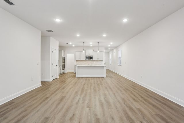 129 Dahlia Dr, La Vergne, TN 37086