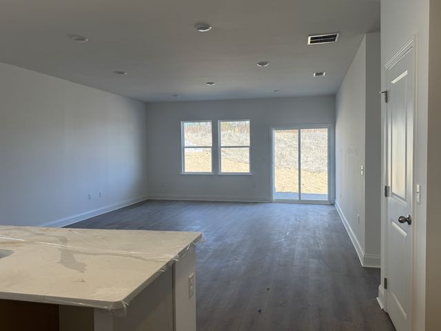 129 Dahlia Dr, La Vergne, TN 37086