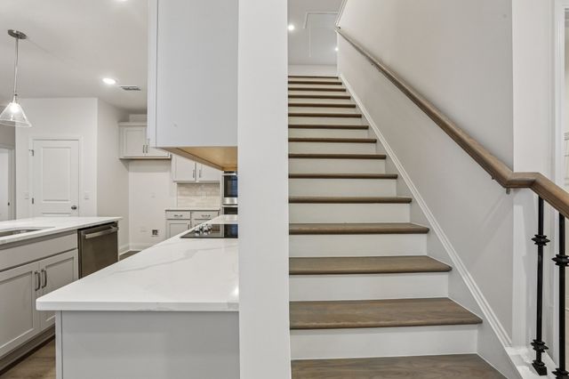 129 Dahlia Dr, La Vergne, TN 37086