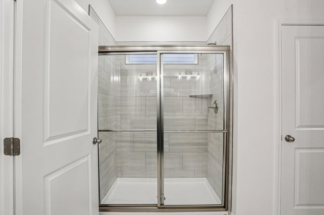 129 Dahlia Dr, La Vergne, TN 37086