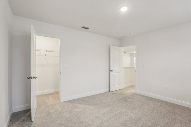 129 Dahlia Dr, La Vergne, TN 37086