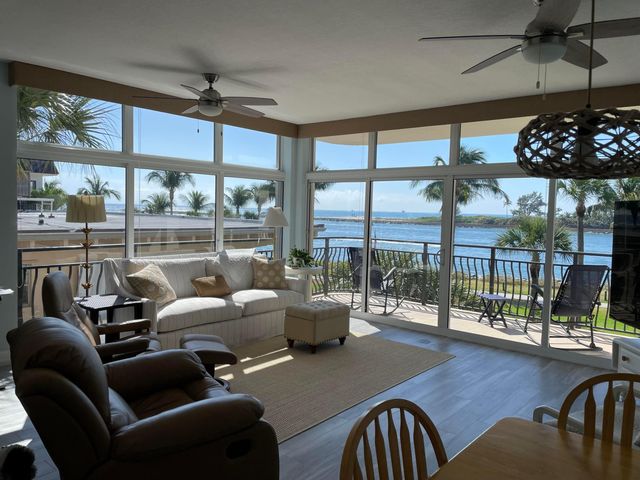 314 Inlet Way 201, Palm Beach Shores, FL 33404