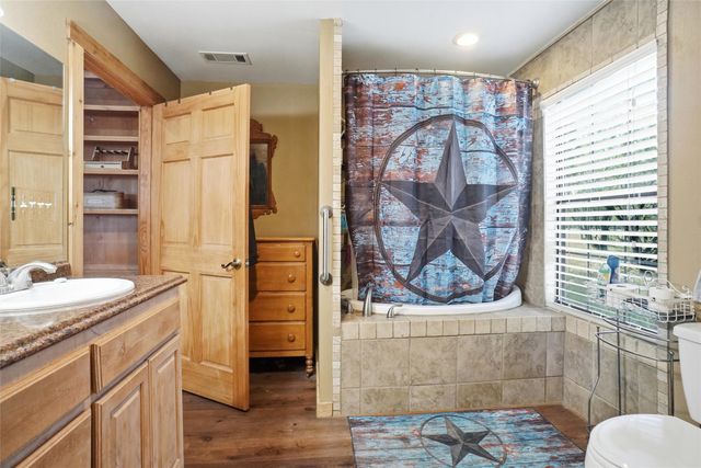 4045 Jimmy Houston Way, Bluff Dale, TX 76433