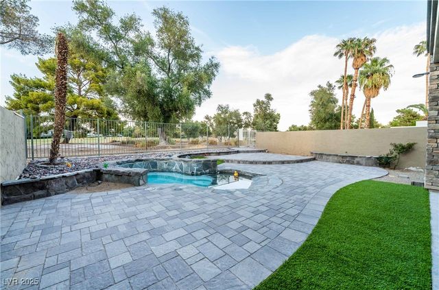 980 Vegas Valley Drive, Las Vegas, NV 89109