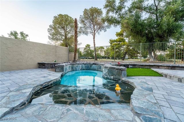 980 Vegas Valley Drive, Las Vegas, NV 89109