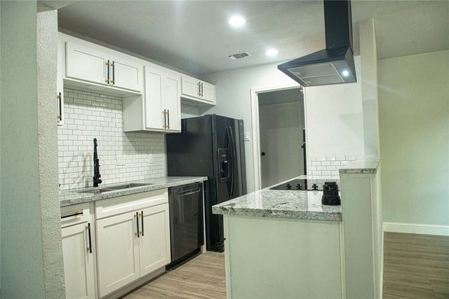 1432 Barron Lane, Fort Worth, TX 76112