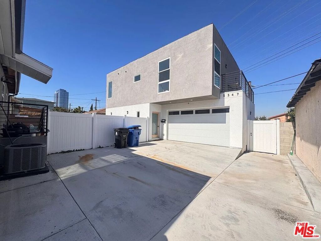 Image 10 of property listing at 5545 Spokane Street, Los Angeles, CA 90016