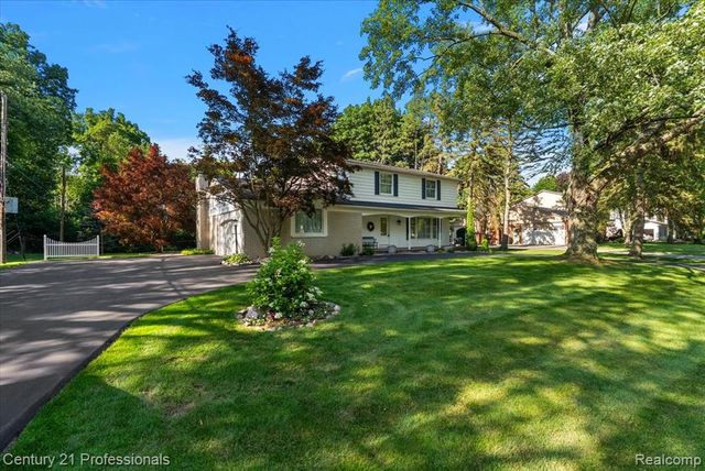 633 Foxhall Road, Bloomfield Hills, MI 48304