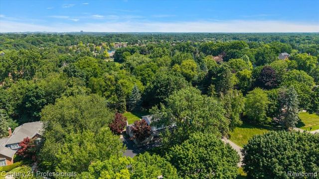 633 Foxhall Road, Bloomfield Hills, MI 48304