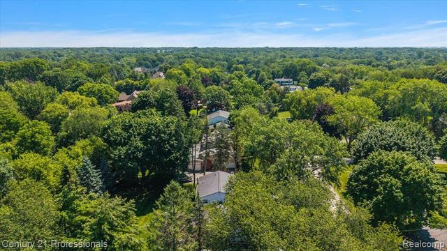 633 Foxhall Road, Bloomfield Hills, MI 48304