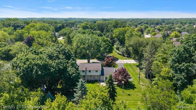 633 Foxhall Road, Bloomfield Hills, MI 48304