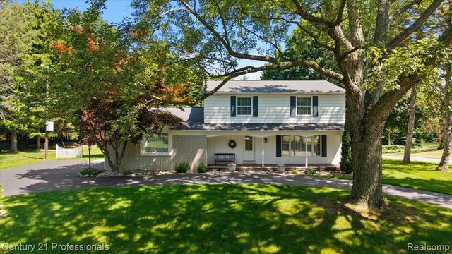 633 Foxhall Road, Bloomfield Hills, MI 48304