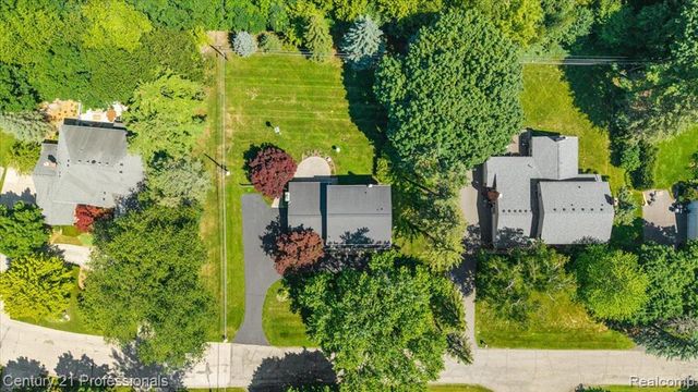 633 Foxhall Road, Bloomfield Hills, MI 48304