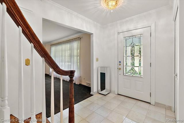 633 Foxhall Road, Bloomfield Hills, MI 48304
