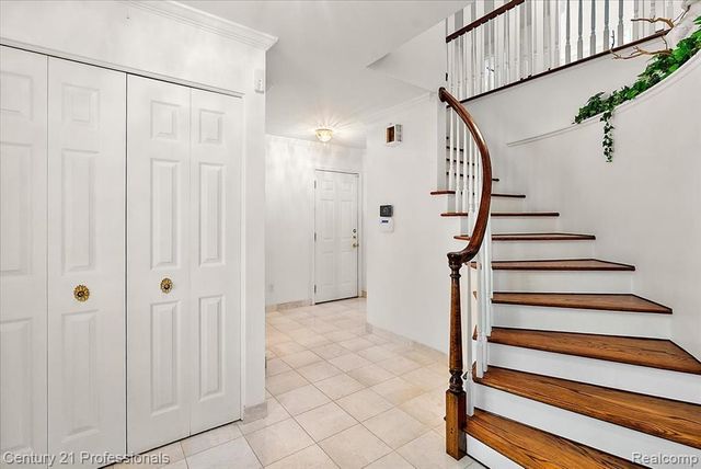 633 Foxhall Road, Bloomfield Hills, MI 48304
