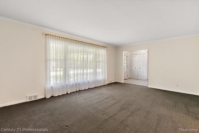 633 Foxhall Road, Bloomfield Hills, MI 48304