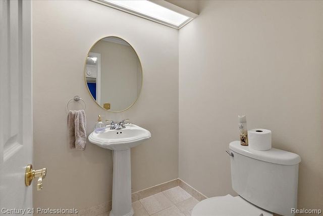 633 Foxhall Road, Bloomfield Hills, MI 48304