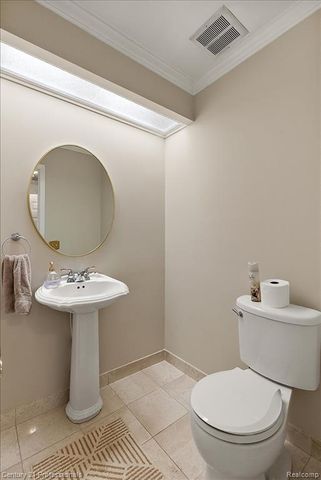 633 Foxhall Road, Bloomfield Hills, MI 48304