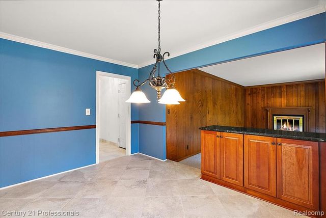 633 Foxhall Road, Bloomfield Hills, MI 48304