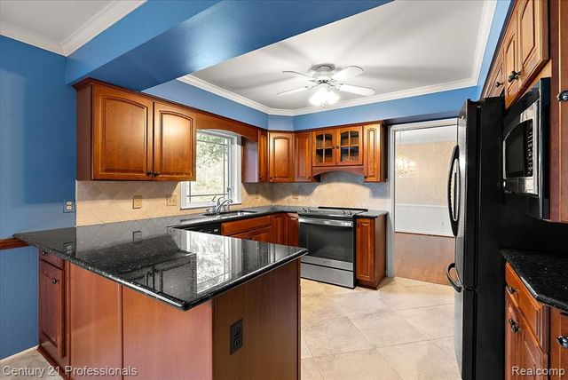 633 Foxhall Road, Bloomfield Hills, MI 48304