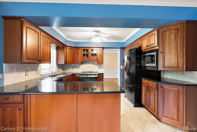 633 Foxhall Road, Bloomfield Hills, MI 48304