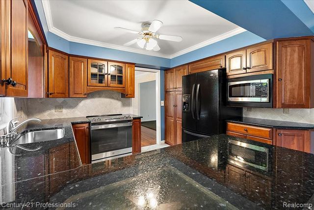 633 Foxhall Road, Bloomfield Hills, MI 48304