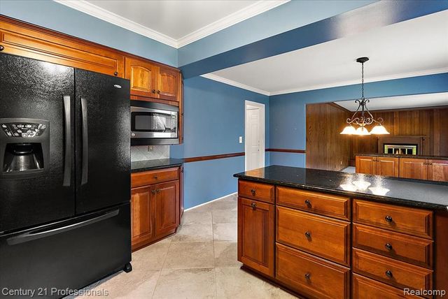 633 Foxhall Road, Bloomfield Hills, MI 48304