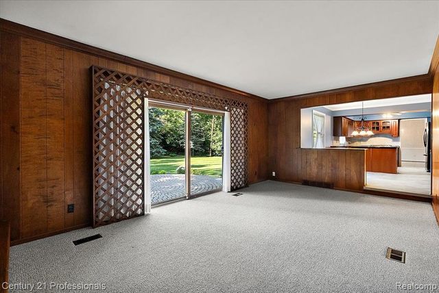 633 Foxhall Road, Bloomfield Hills, MI 48304