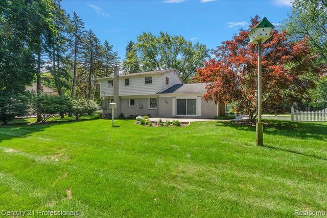 633 Foxhall Road, Bloomfield Hills, MI 48304