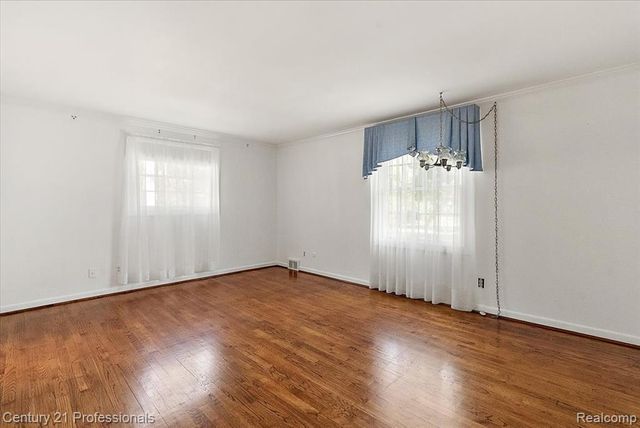 633 Foxhall Road, Bloomfield Hills, MI 48304