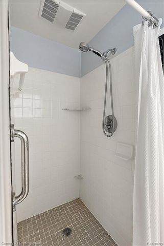633 Foxhall Road, Bloomfield Hills, MI 48304