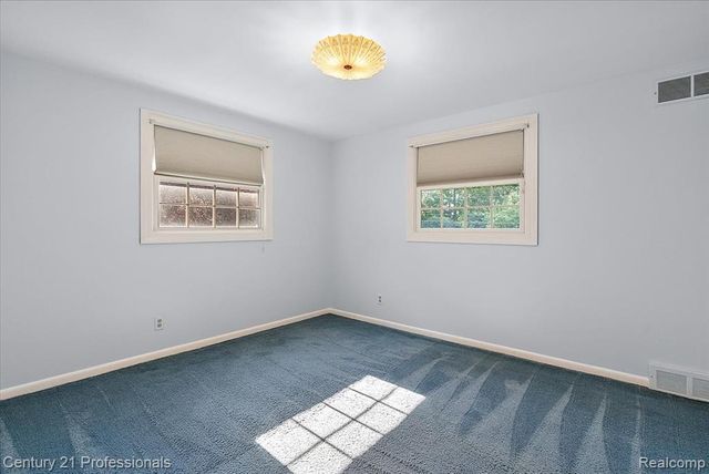 633 Foxhall Road, Bloomfield Hills, MI 48304