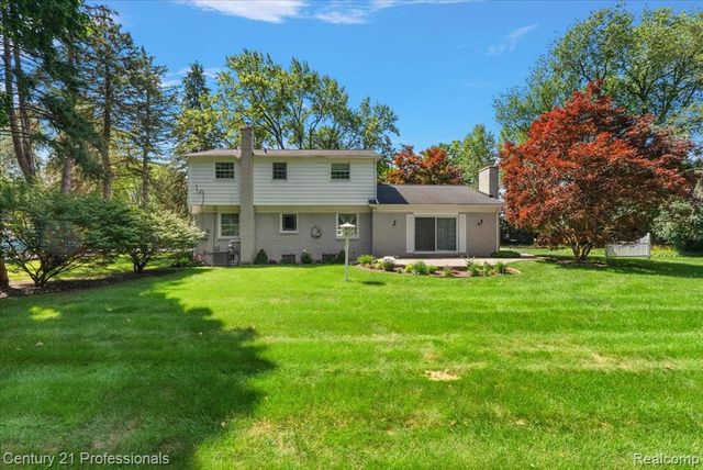 633 Foxhall Road, Bloomfield Hills, MI 48304