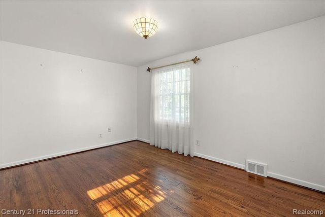 633 Foxhall Road, Bloomfield Hills, MI 48304