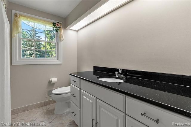 633 Foxhall Road, Bloomfield Hills, MI 48304