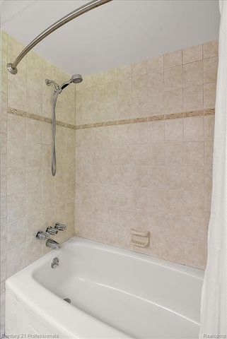 633 Foxhall Road, Bloomfield Hills, MI 48304