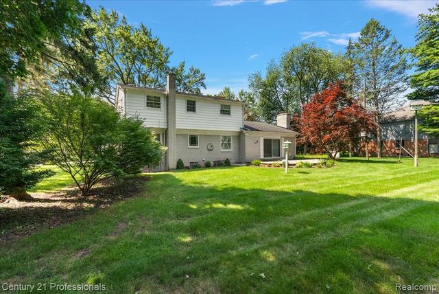 633 Foxhall Road, Bloomfield Hills, MI 48304