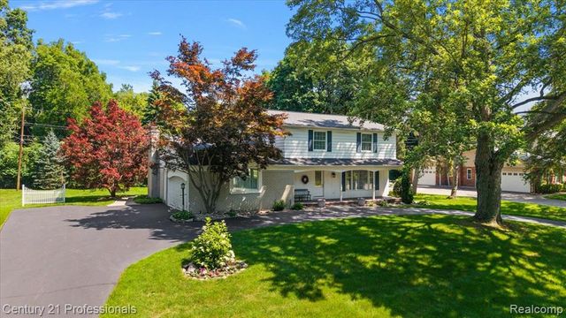 633 Foxhall Road, Bloomfield Hills, MI 48304