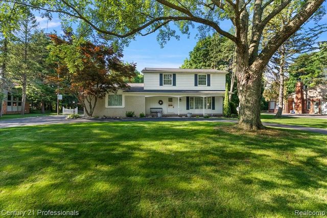 633 Foxhall Road, Bloomfield Hills, MI 48304